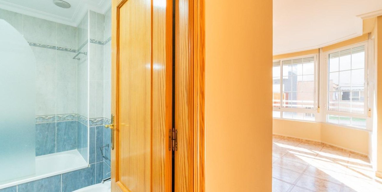 Resale - Apartment / flat -
Torrevieja - Centro