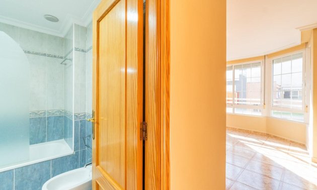 Resale - Apartment / flat -
Torrevieja - Centro
