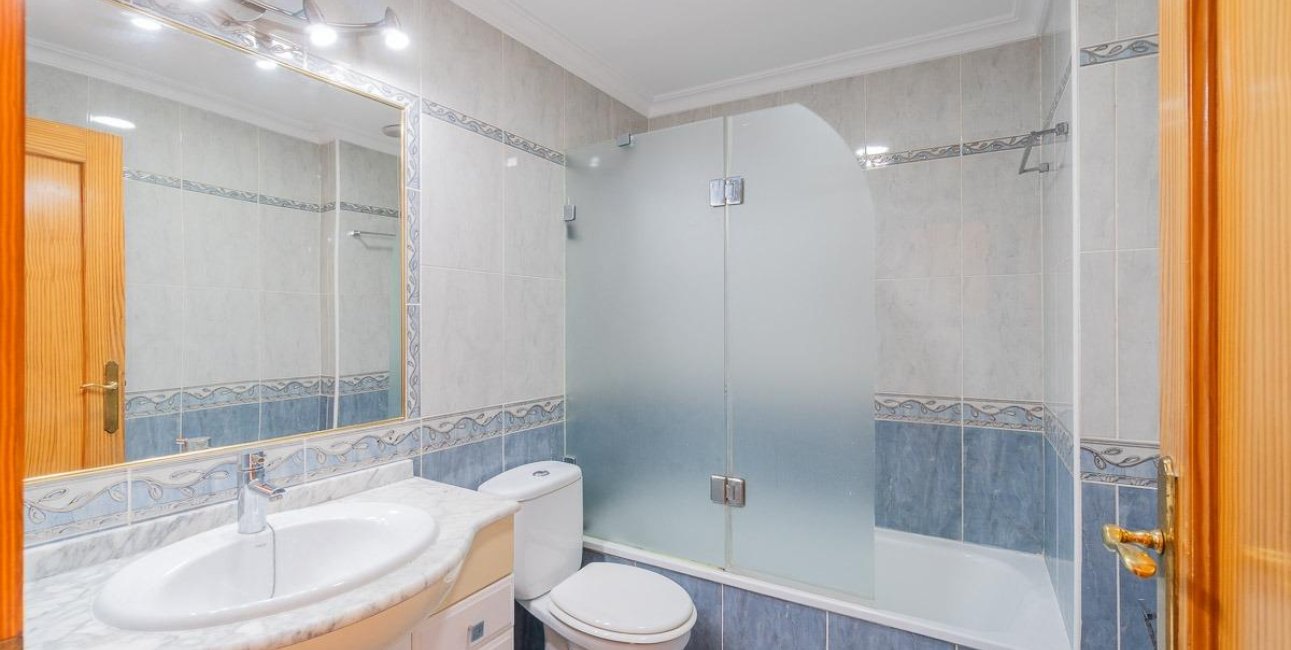 Resale - Apartment / flat -
Torrevieja - Centro
