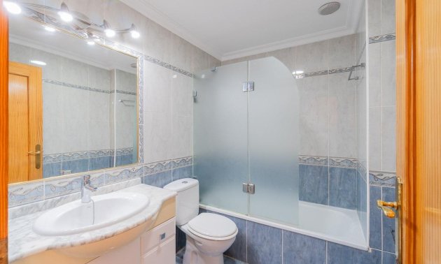 Resale - Apartment / flat -
Torrevieja - Centro