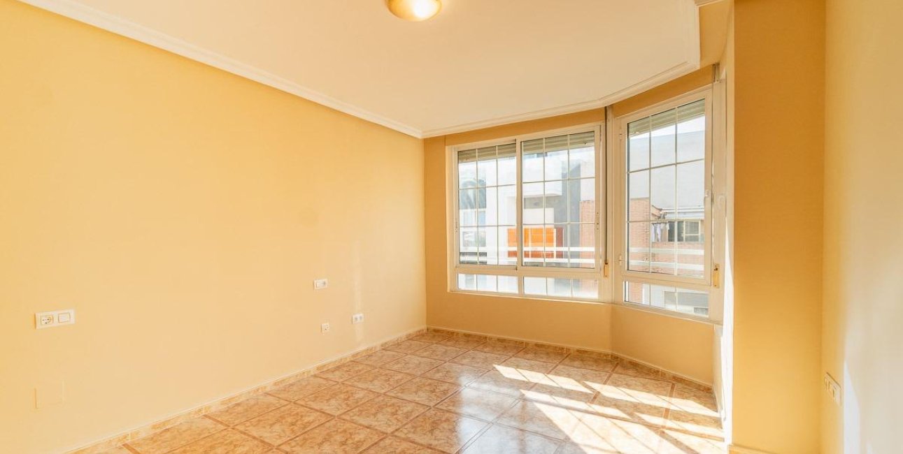 Resale - Apartment / flat -
Torrevieja - Centro