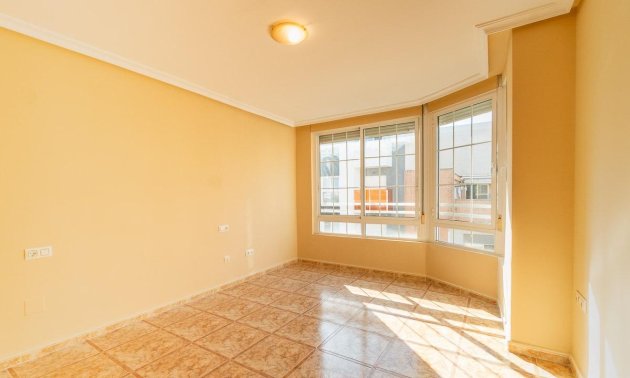 Resale - Apartment / flat -
Torrevieja - Centro