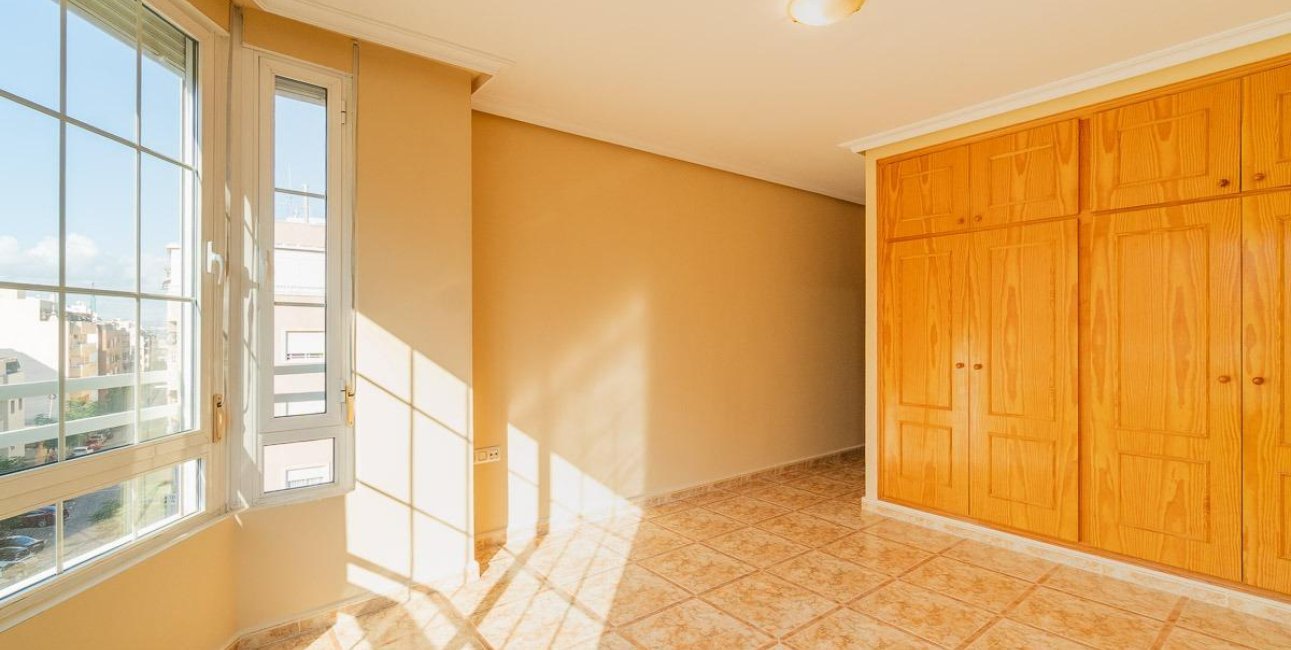 Resale - Apartment / flat -
Torrevieja - Centro