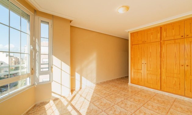 Resale - Apartment / flat -
Torrevieja - Centro