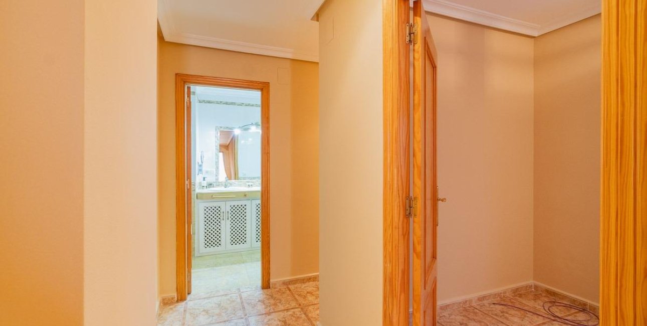 Resale - Apartment / flat -
Torrevieja - Centro