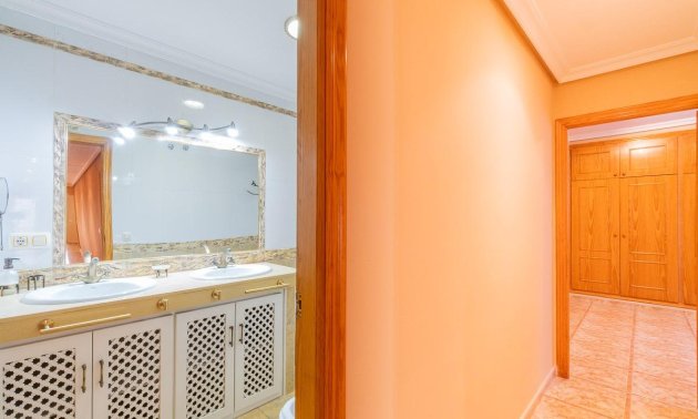 Resale - Apartment / flat -
Torrevieja - Centro