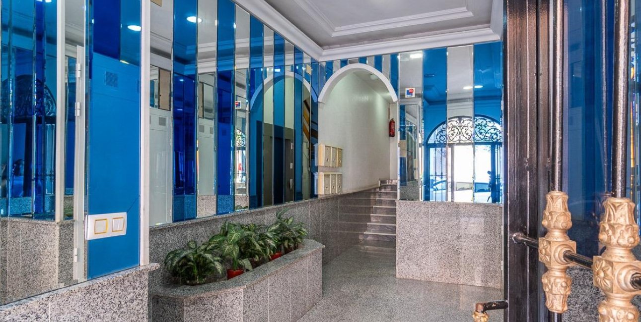 Resale - Apartment / flat -
Torrevieja - Centro