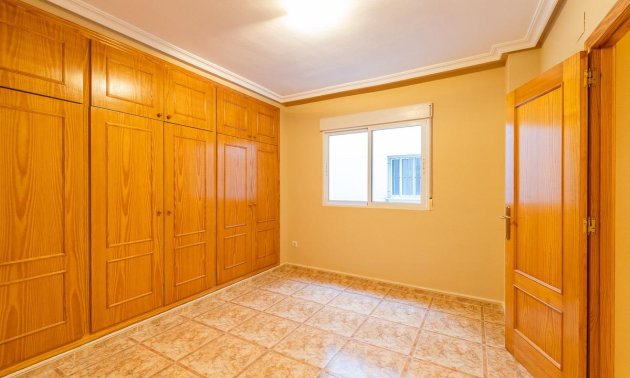 Resale - Apartment / flat -
Torrevieja - Centro