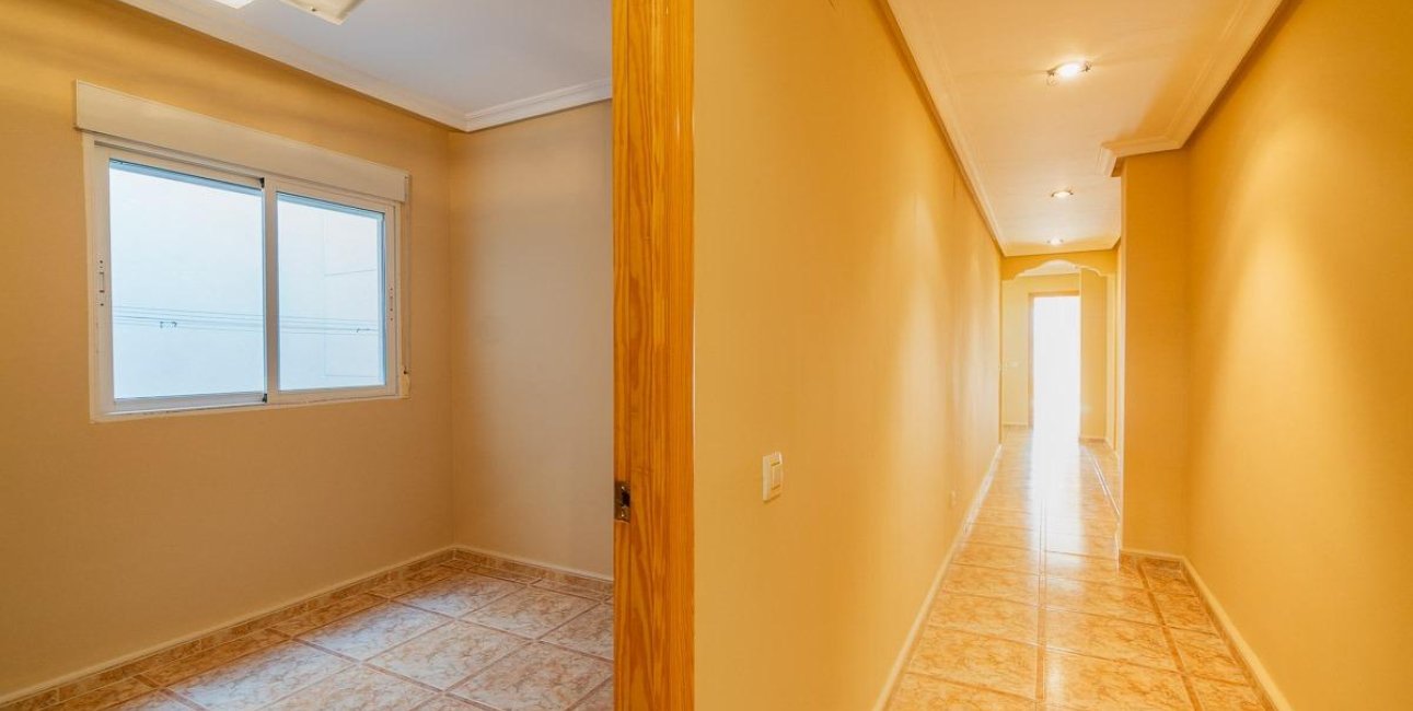 Resale - Apartment / flat -
Torrevieja - Centro