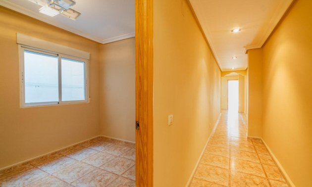 Resale - Apartment / flat -
Torrevieja - Centro