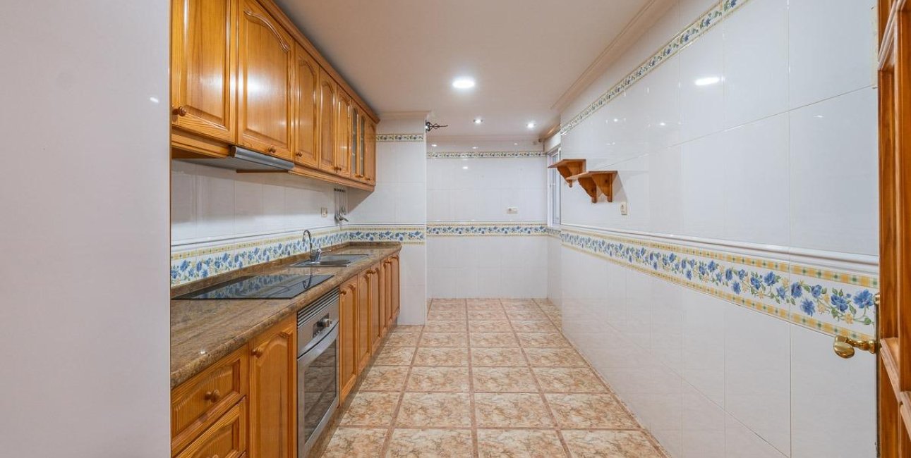 Resale - Apartment / flat -
Torrevieja - Centro