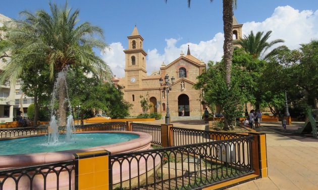 Rynek pierwotny - Willa -
Torrevieja - Lago Jardín II