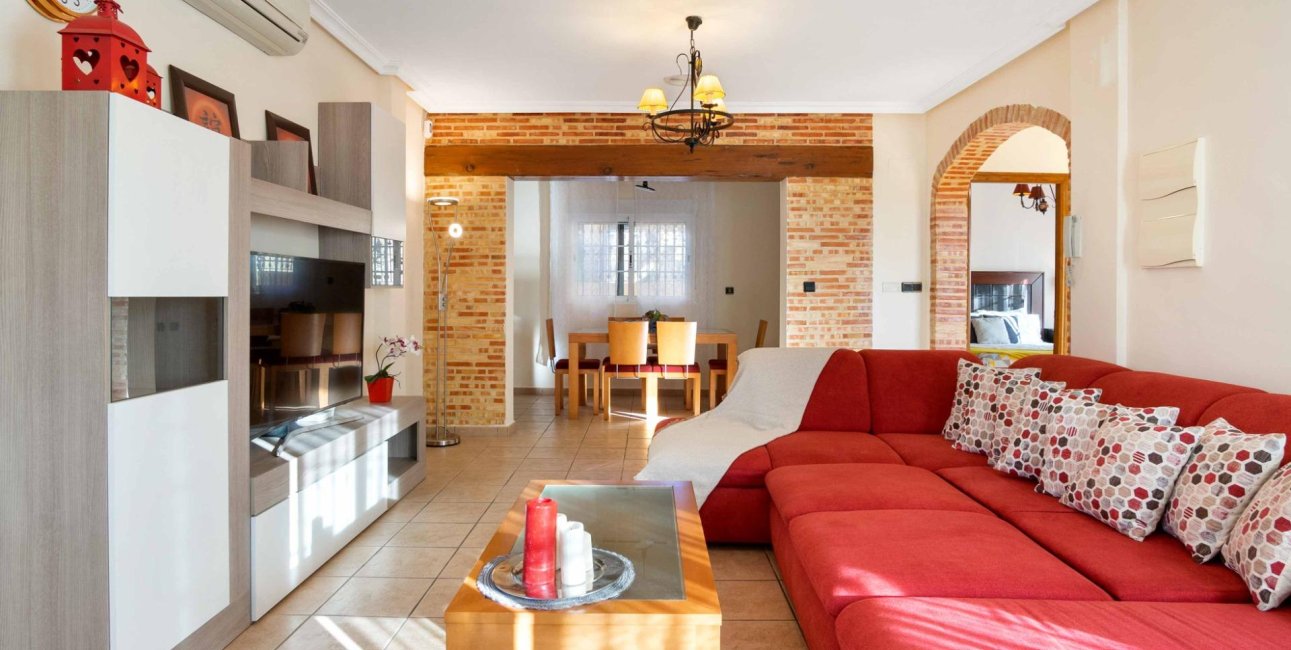 Reventa - Villa -
Orihuela Costa - Los Almendros-La Florida