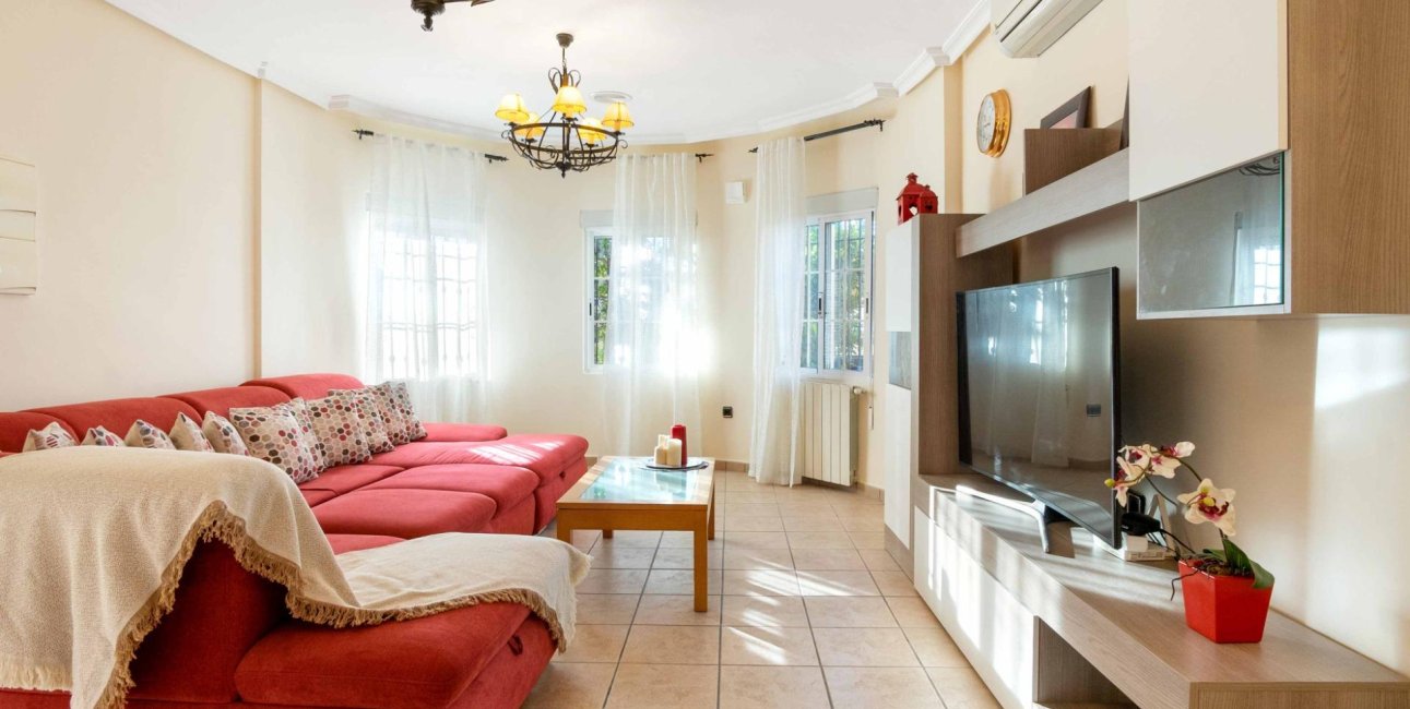 Reventa - Villa -
Orihuela Costa - Los Almendros-La Florida