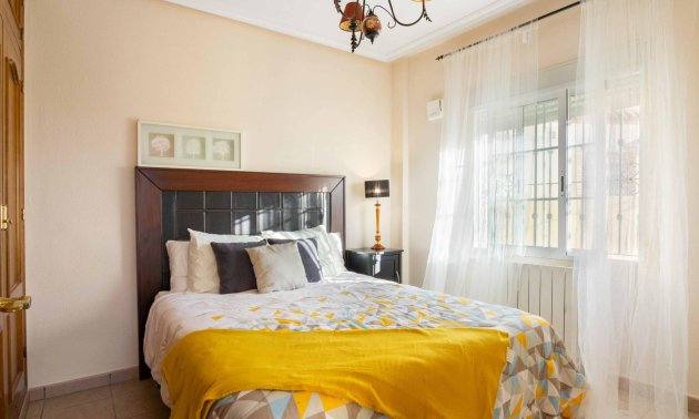 Reventa - Villa -
Orihuela Costa - Los Almendros-La Florida