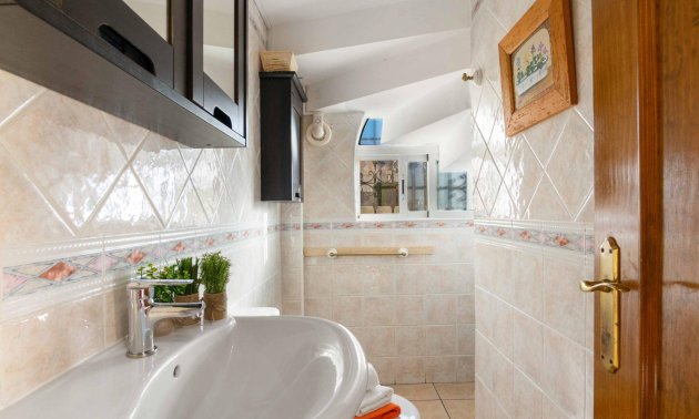 Reventa - Villa -
Orihuela Costa - Los Almendros-La Florida