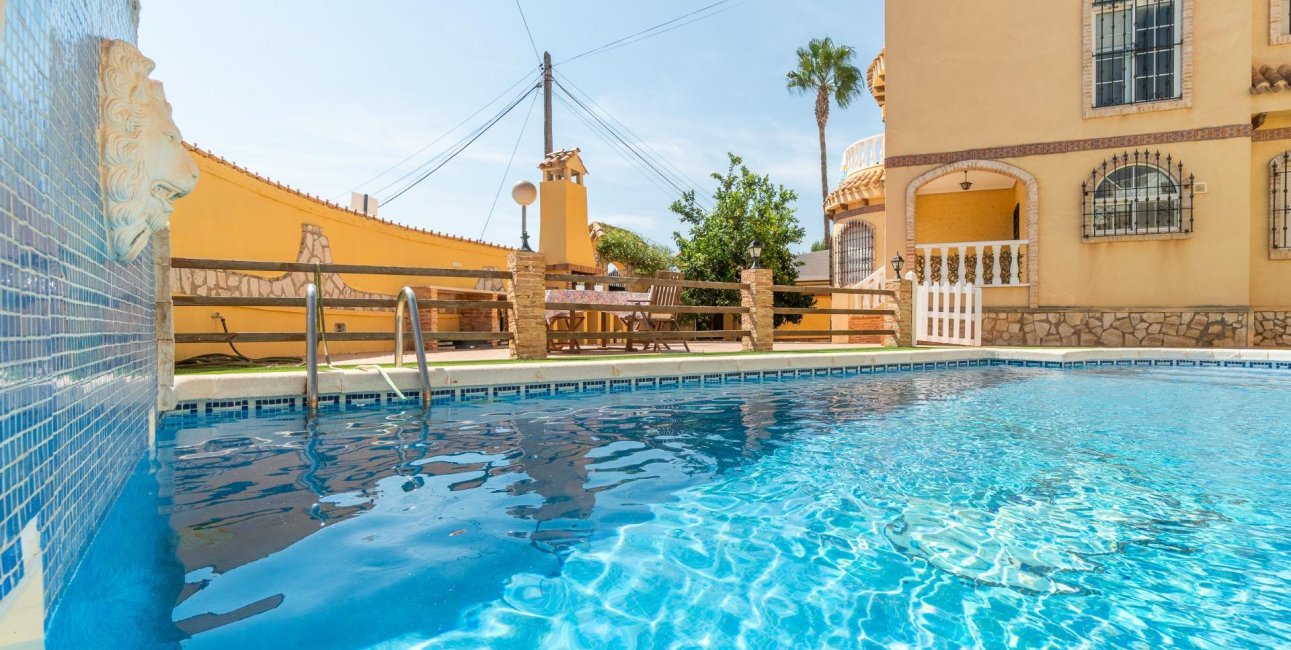 Reventa - Villa -
Orihuela Costa - Los Almendros-La Florida