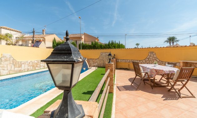 Reventa - Villa -
Orihuela Costa - Los Almendros-La Florida