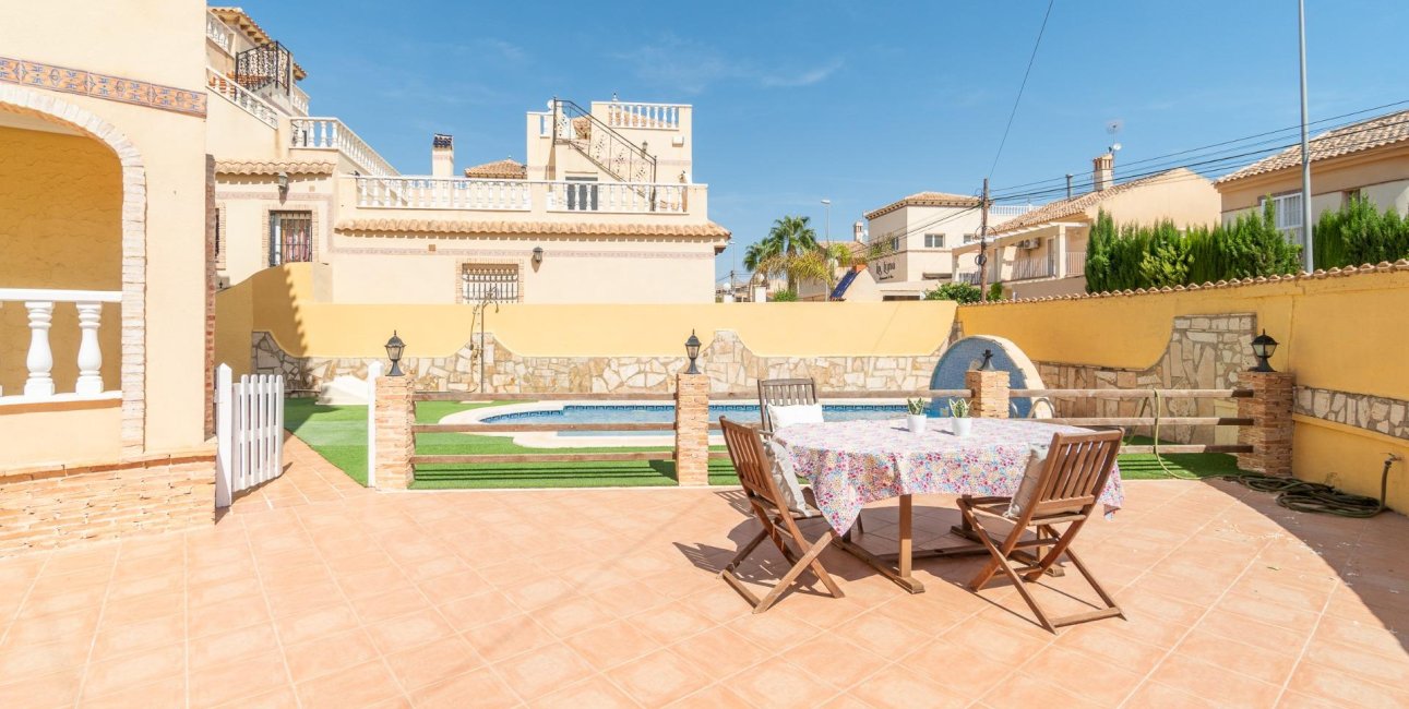 Reventa - Villa -
Orihuela Costa - Los Almendros-La Florida