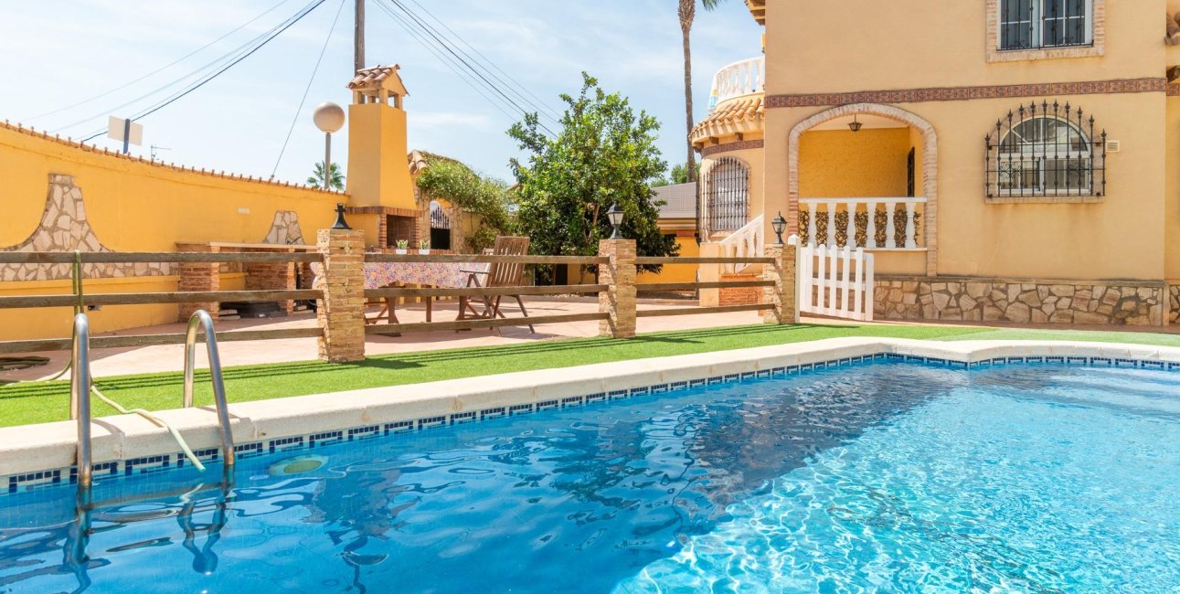 Reventa - Villa -
Orihuela Costa - Los Almendros-La Florida