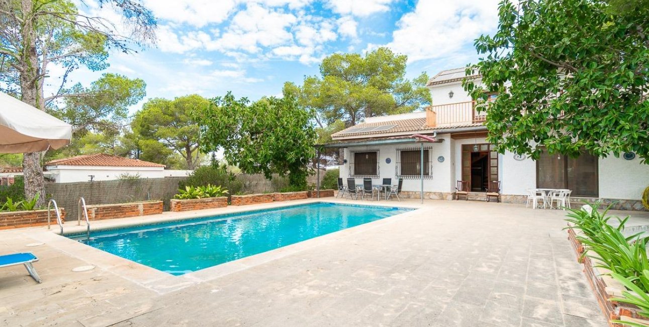 Resale - Villa -
Pilar de la Horadada - Pinar de Campoverde