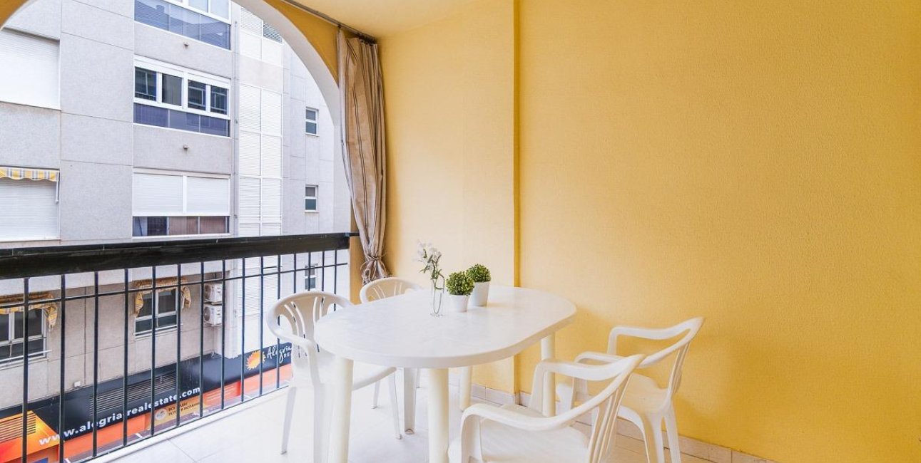 Resale - Apartment / flat -
Torrevieja - Playa del Cura