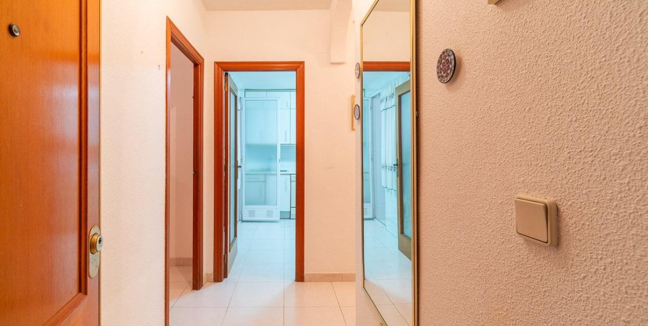 Resale - Apartment / flat -
Torrevieja - Playa del Cura
