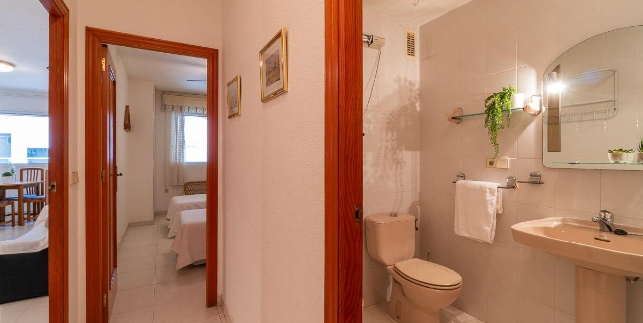 Resale - Apartment / flat -
Torrevieja - Playa del Cura