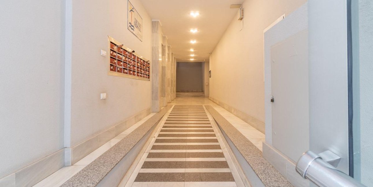 Resale - Apartment / flat -
Torrevieja - Playa del Cura