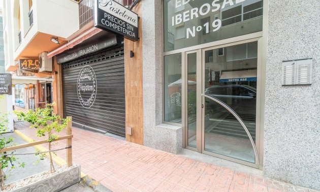 Resale - Apartment / flat -
Torrevieja - Playa del Cura