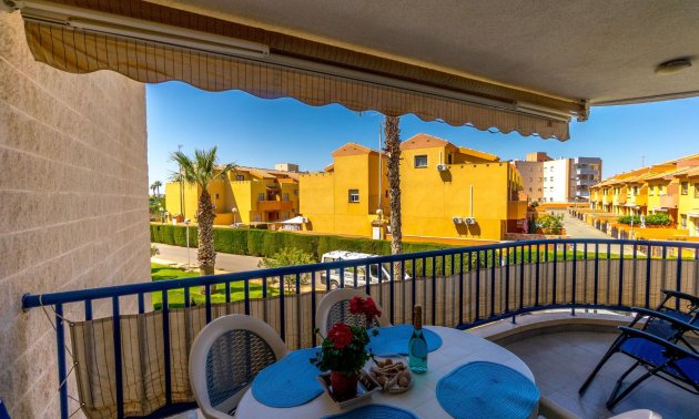 Resale - Apartment / flat -
Orihuela Costa - Campoamor