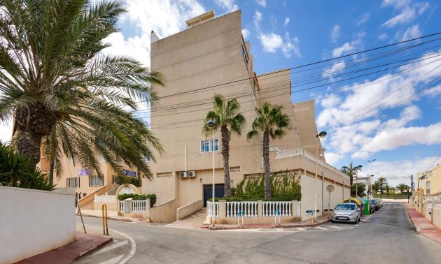 Resale - Apartment / flat -
Torrevieja - La Mata