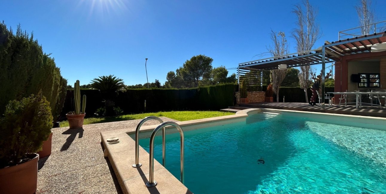 Resale - Villa -
Orihuela Costa - Dehesa de Campoamor