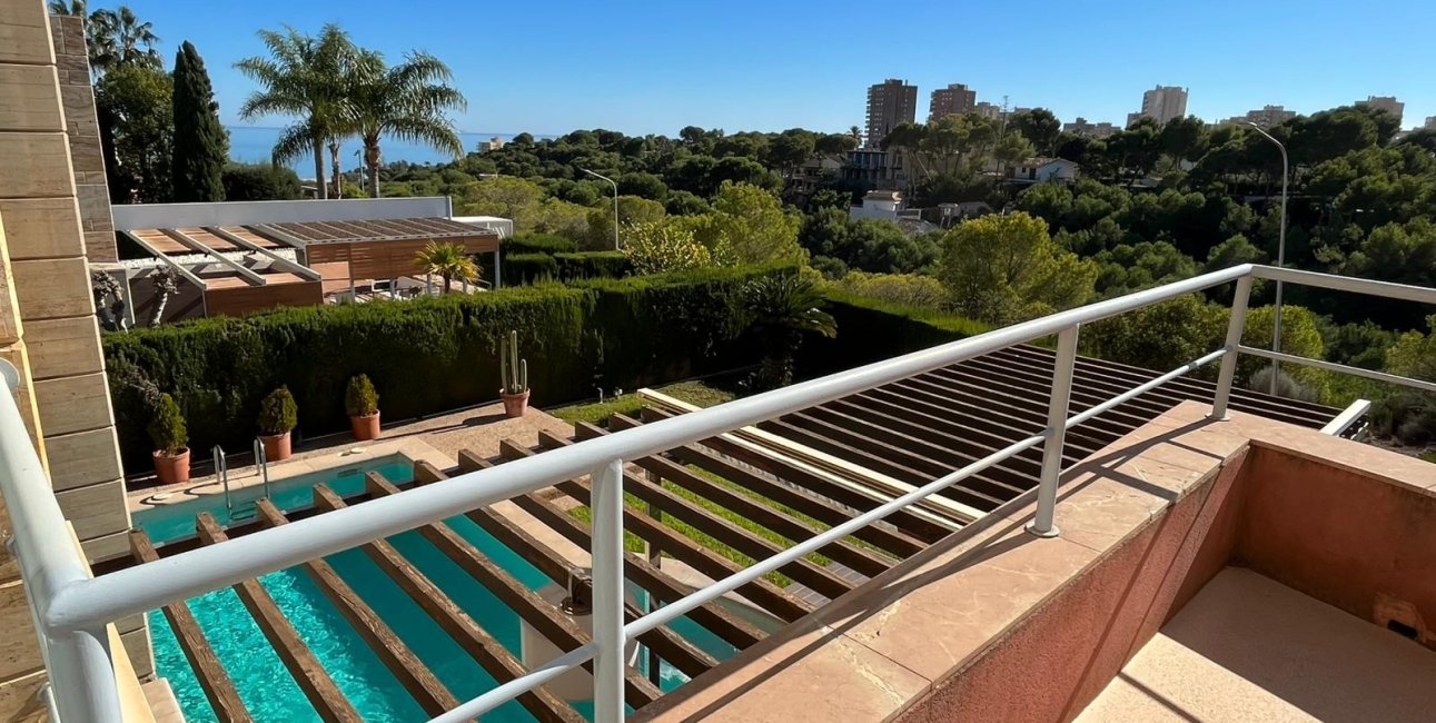 Resale - Villa -
Orihuela Costa - Dehesa de Campoamor