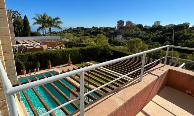 Resale - Villa -
Orihuela Costa - Dehesa de Campoamor
