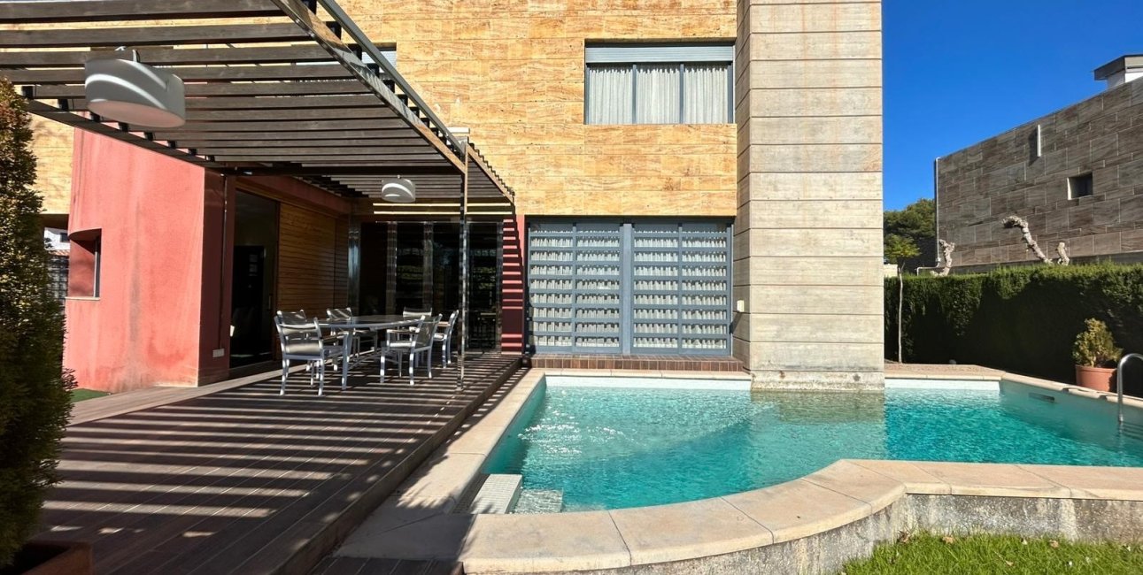 Resale - Villa -
Orihuela Costa - Dehesa de Campoamor