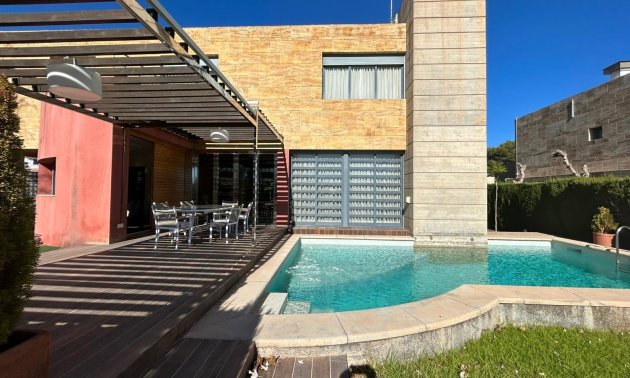 Resale - Villa -
Orihuela Costa - Dehesa de Campoamor