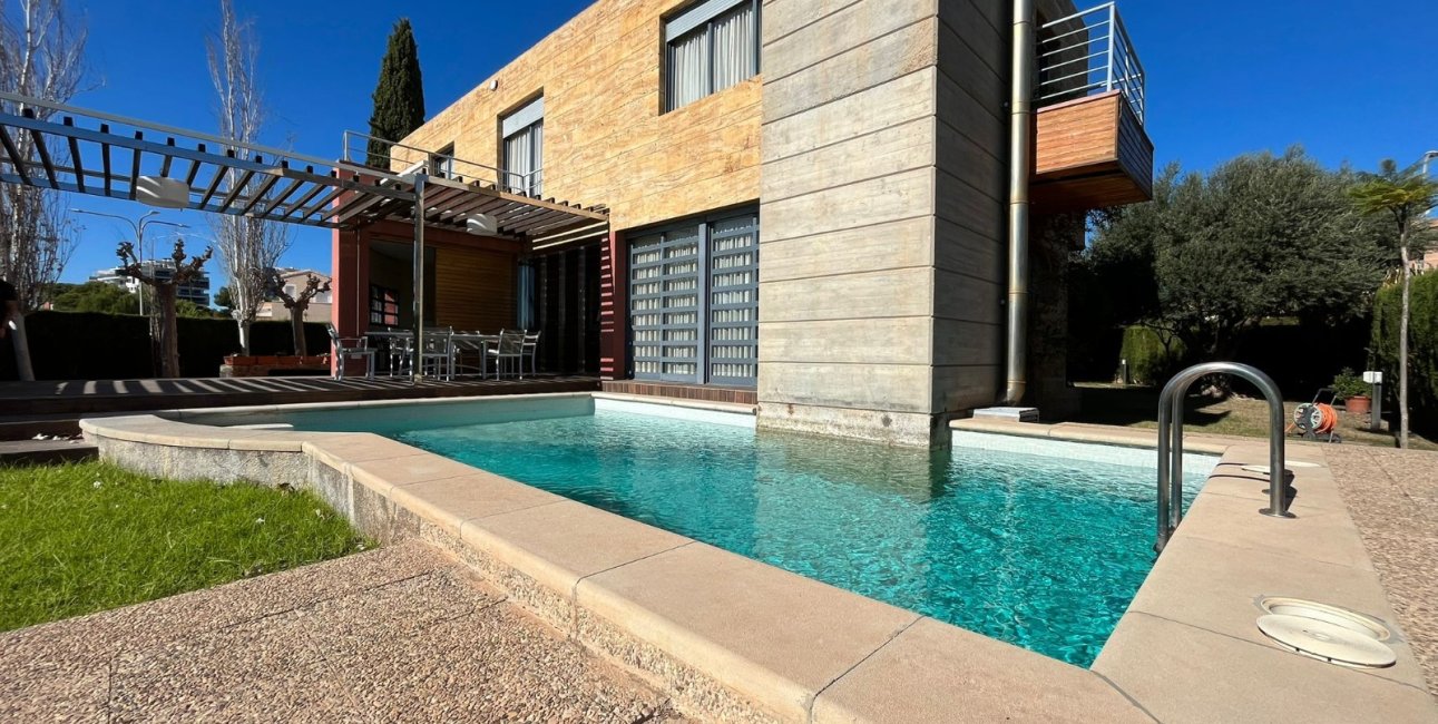 Resale - Villa -
Orihuela Costa - Dehesa de Campoamor