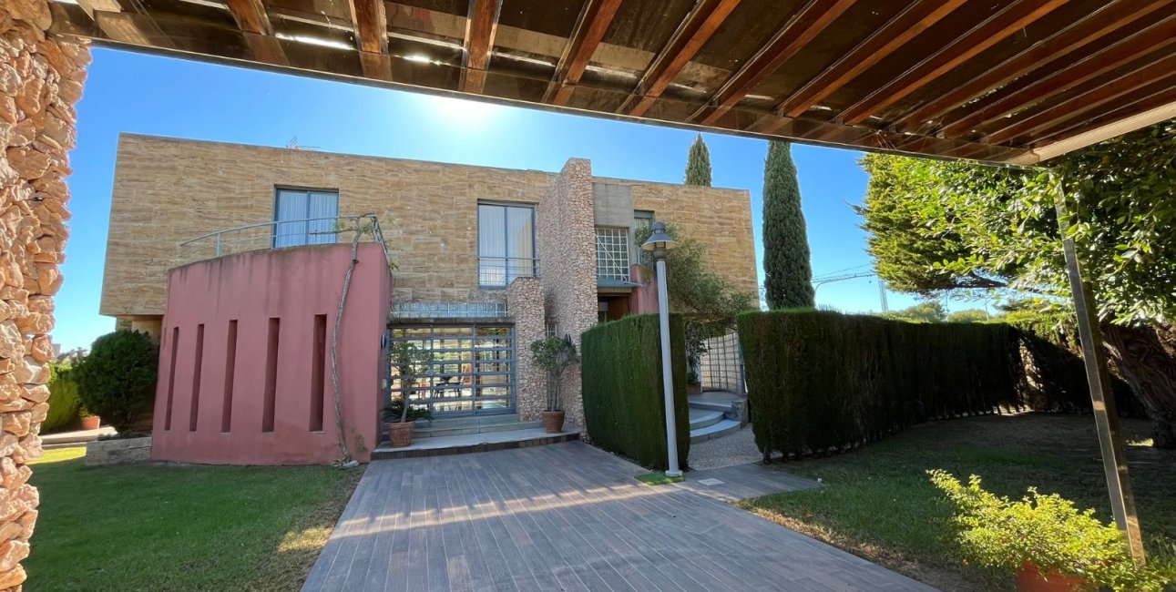 Resale - Villa -
Orihuela Costa - Dehesa de Campoamor