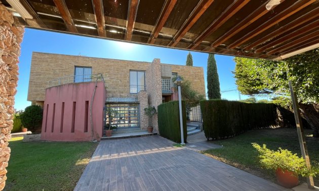 Resale - Villa -
Orihuela Costa - Dehesa de Campoamor