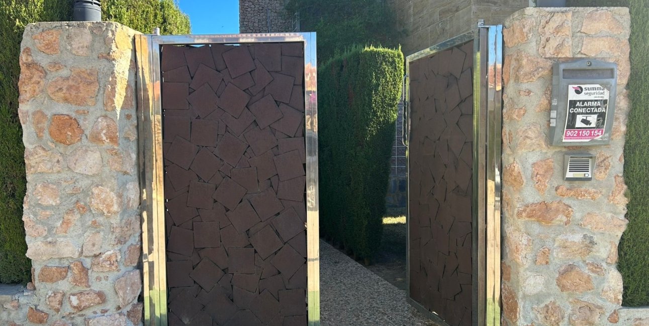 Resale - Villa -
Orihuela Costa - Dehesa de Campoamor