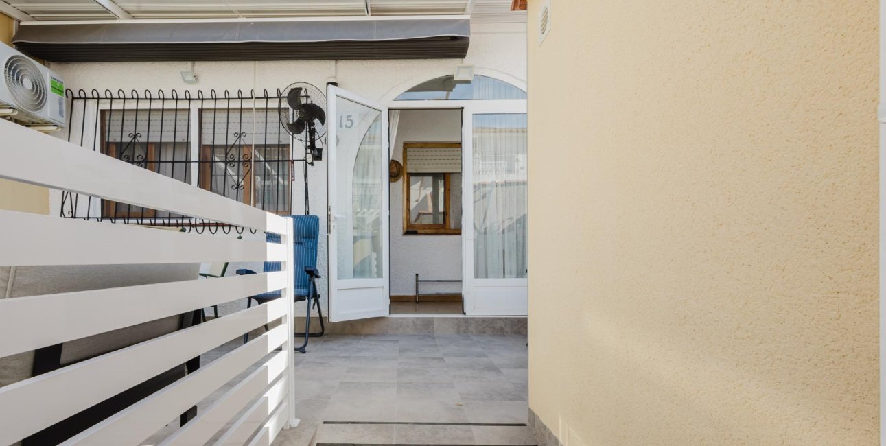 Reventa - Bungalow -
Torrevieja - Playa de los Naufragos
