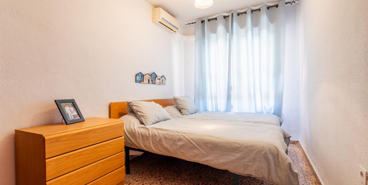Resale - Apartment / flat -
Torrevieja - Playa de los Naufragos