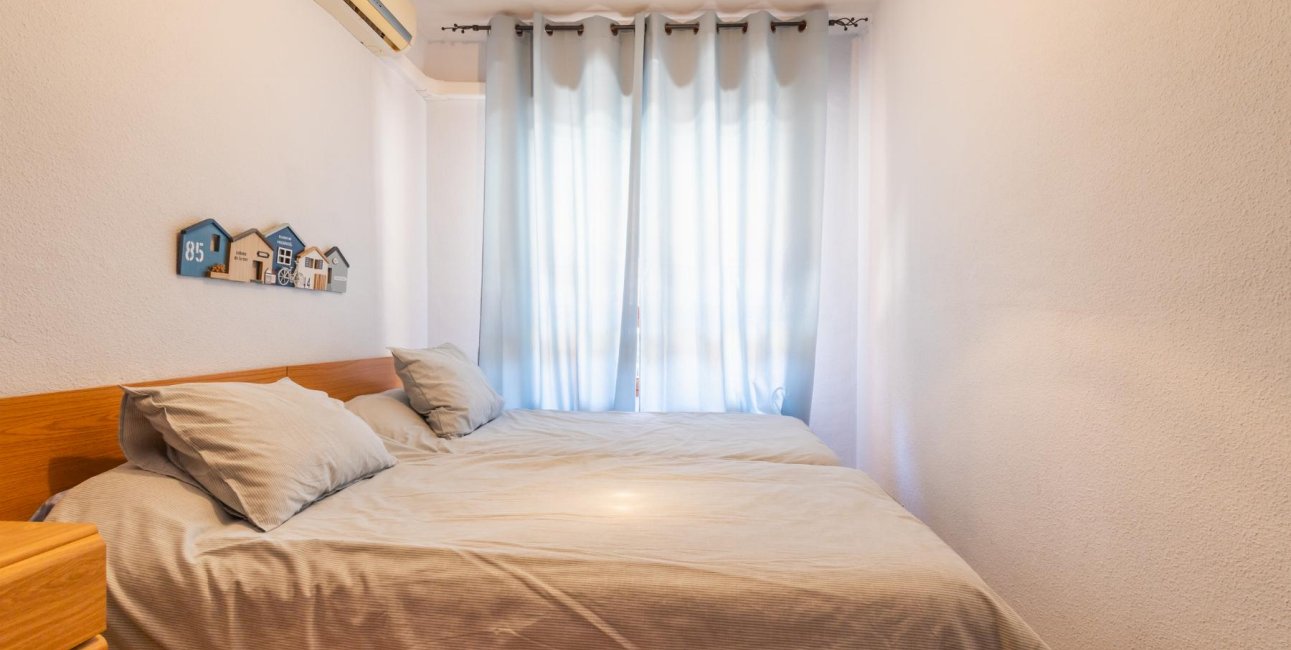 Resale - Apartment / flat -
Torrevieja - Playa de los Naufragos