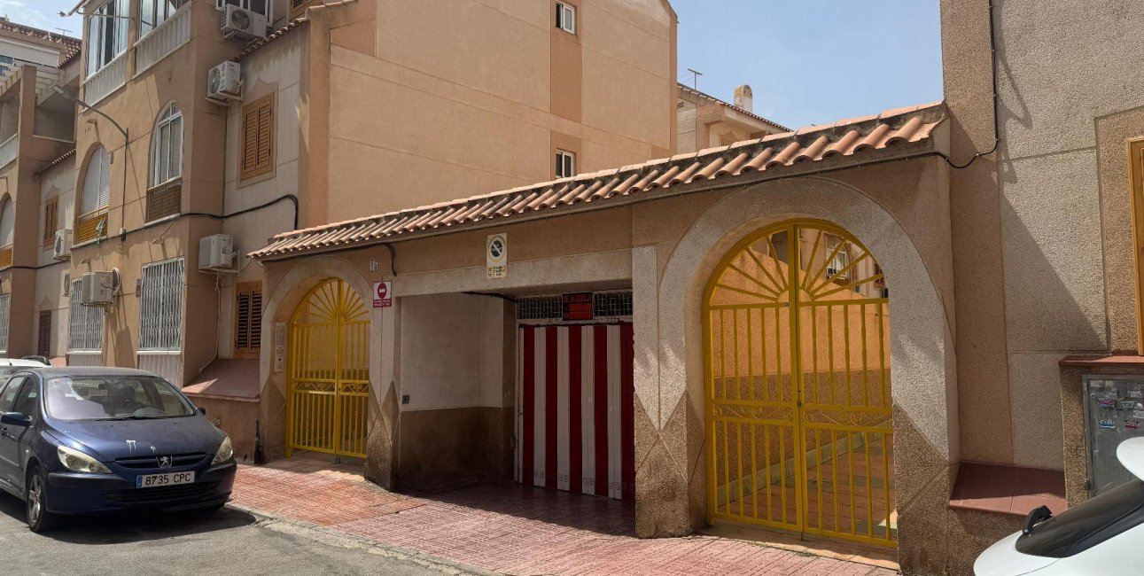 Reventa - Garaje -
Torrevieja - Acequion