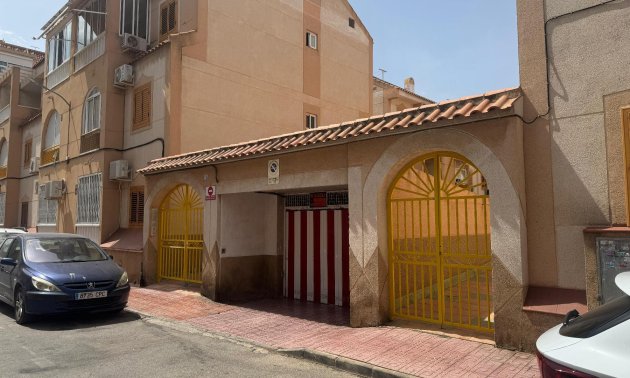 Reventa - Garaje -
Torrevieja - Acequion