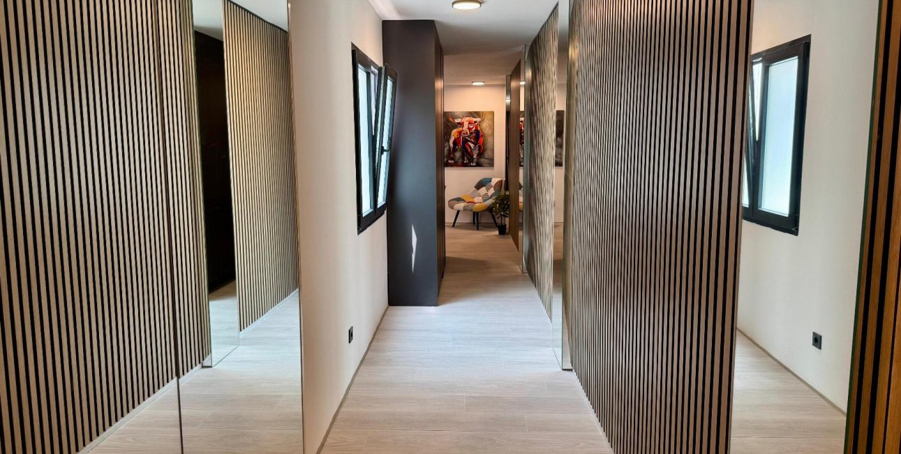 Resale - Apartment / flat -
Torrevieja - Paseo maritimo