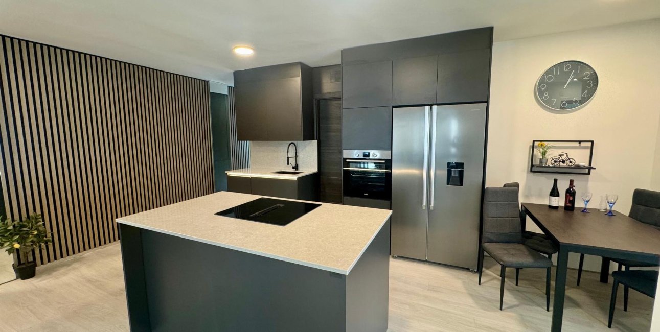 Resale - Apartment / flat -
Torrevieja - Paseo maritimo