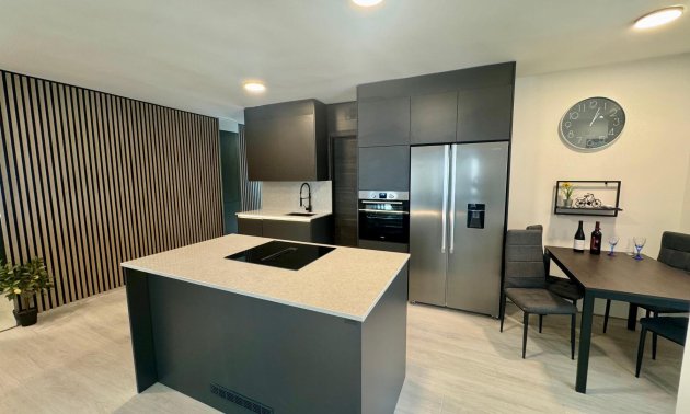 Resale - Apartment / flat -
Torrevieja - Paseo maritimo