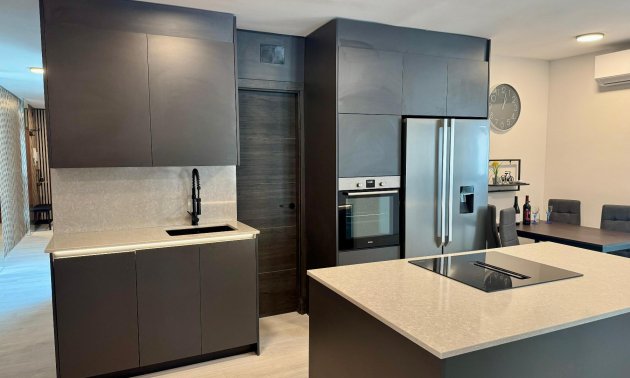 Resale - Apartment / flat -
Torrevieja - Paseo maritimo